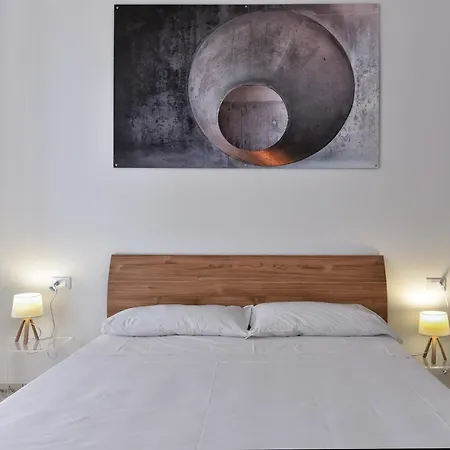 Exclusive מלון